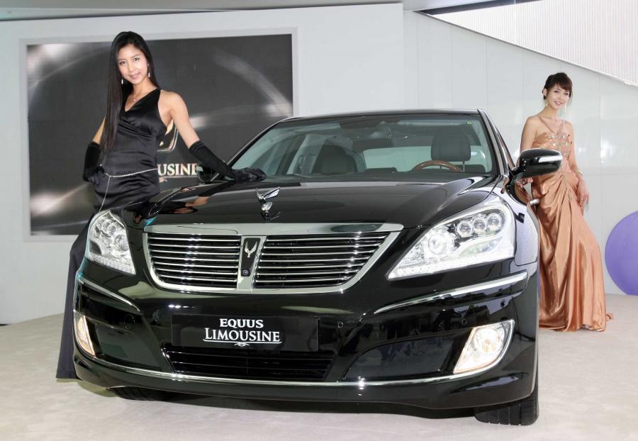  Hyundai Equus Limousine 2010 года  (фото 3 из 9)